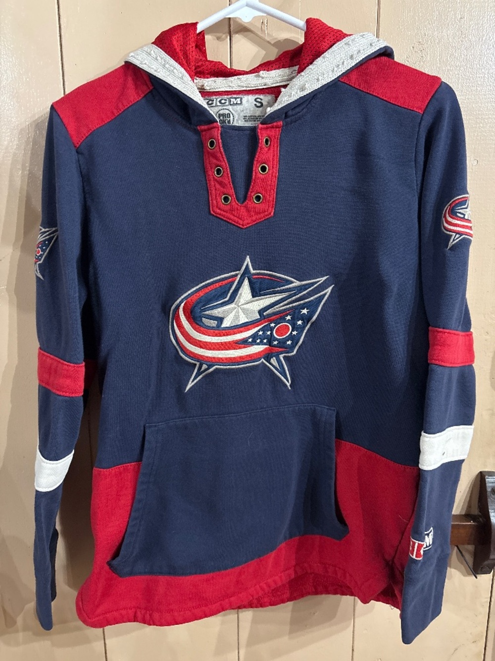 Columbus Blue Jackets Jersey inspired Sweatshirt, size small, CCM Pro